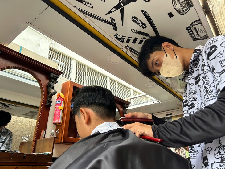 Dành ngày cuối tuần đến bệnh viện nhi đồng cắt tóc miễn phí - Ảnh 5.