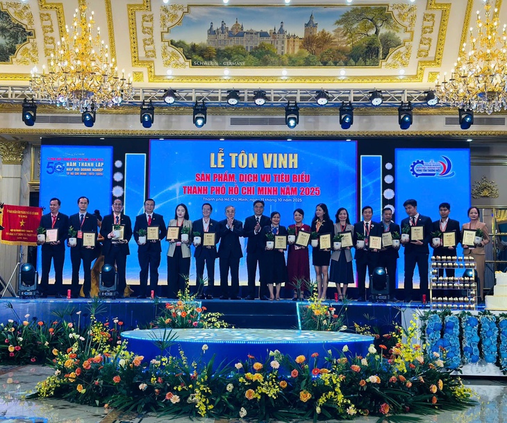 Saigon Co.op lập 'cú hat-trick' giải thưởng doanh nghiệp - doanh nhân - sản phẩm tiêu biểu- Ảnh 1. Saigon Co.op lập 'cú hat-trick' giải thưởng doanh nghiệp - doanh nhân - sản phẩm tiêu biểu- Ảnh 1.