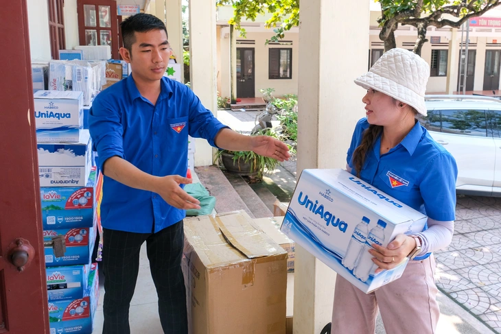 Trường mầm non mất tiền tỉ sau mưa lũ, cô giáo chỉ mong có trường mới cao hơn đường cái - Ảnh 9.