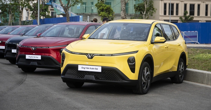 VinFast Limo Green - Ảnh 1.