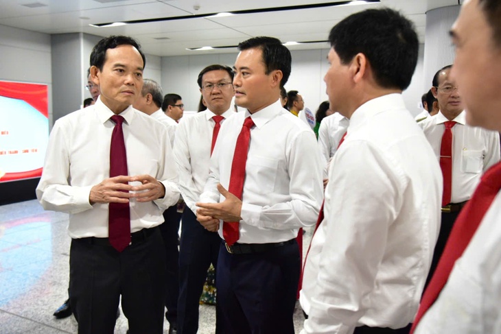 Bí thư Trần Lưu Quang cùng đoàn đại biểu TP.HCM tham quan metro số 1 trước thềm đại hội Đảng - Ảnh 1.