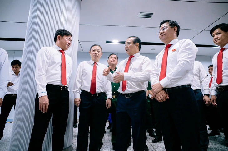 Bí thư Trần Lưu Quang cùng đoàn đại biểu TP.HCM tham quan metro số 1 trước thềm đại hội Đảng - Ảnh 5.