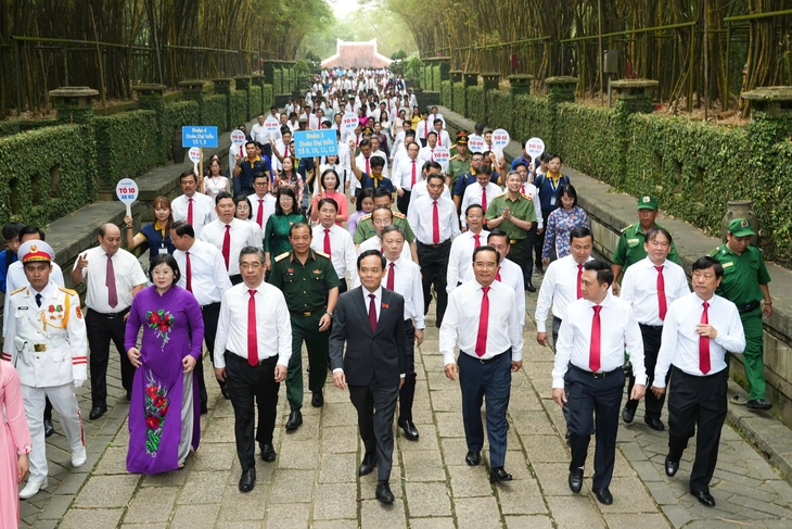 dâng hương - Ảnh 1.