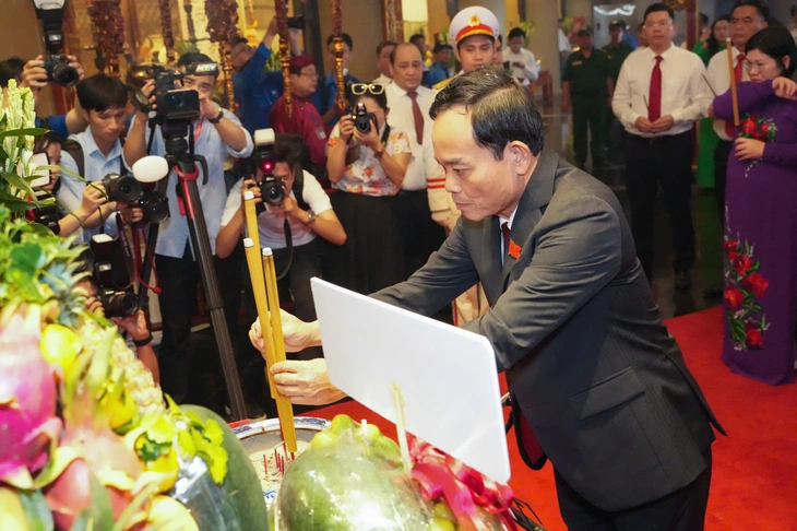 dâng hương - Ảnh 4.