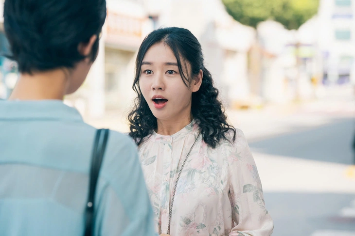 Ahn Eun Jin - Ảnh 1.