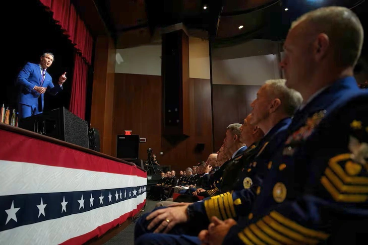Có thật các lãnh đạo quân đội Mỹ không vỗ tay khi ông Trump, ông Hegseth phát biểu? - Ảnh 1.