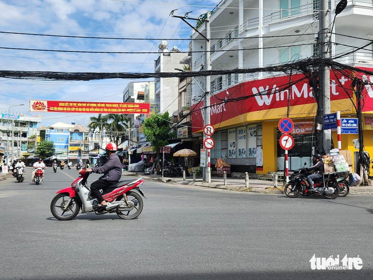 Núi Sam dỡ 3 chốt thu phí, hình thành 3 chốt bán vé và vé online ở các khách sạn - Ảnh 3.