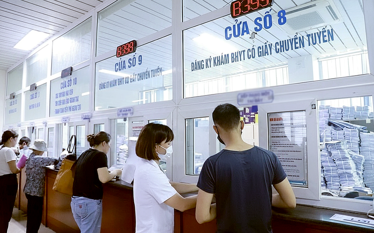 Khi nào được đổi nơi đăng ký khám chữa bệnh bảo hiểm y tế ban đầu, nộp hồ sơ ở đâu? - Ảnh 1.