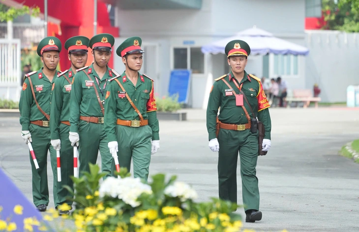Công an TP.HCM triển khai nhiều phương án bảo vệ Đại hội Đảng bộ TP.HCM lần I - Ảnh 4.