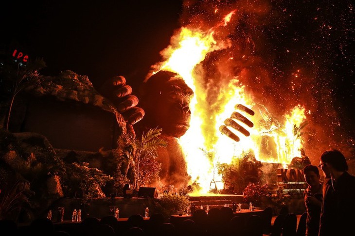 sự cố sân khấu - Ảnh 2.