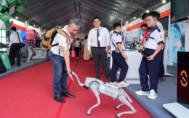 Công an TP.HCM triển khai nhiều phương án bảo vệ Đại hội Đảng bộ TP.HCM lần I - Ảnh 4.