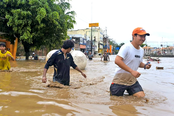 Hai cơn bão ập vào Mexico: Lũ lụt nghiêm trọng, 44 người chết - Ảnh 3.