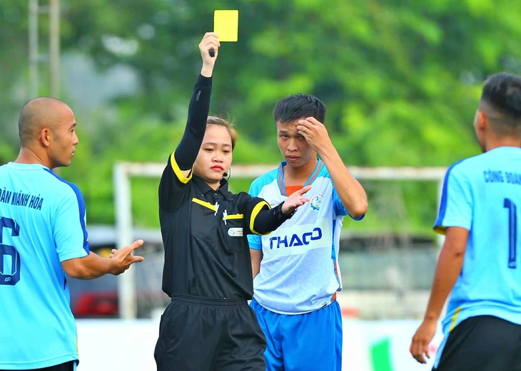 nữ trọng tài - Ảnh 2.