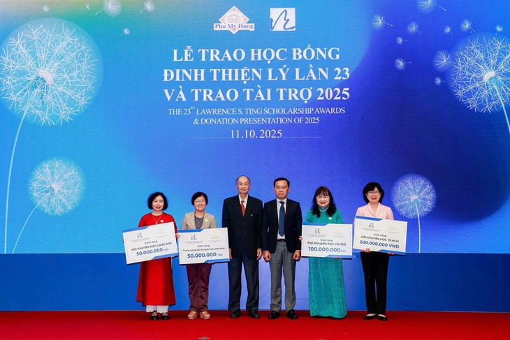 Công ty Phú Mỹ Hưng và Quỹ Đinh Thiện Lý trao gần 8,8 tỉ đồng học bổng - Ảnh 5.