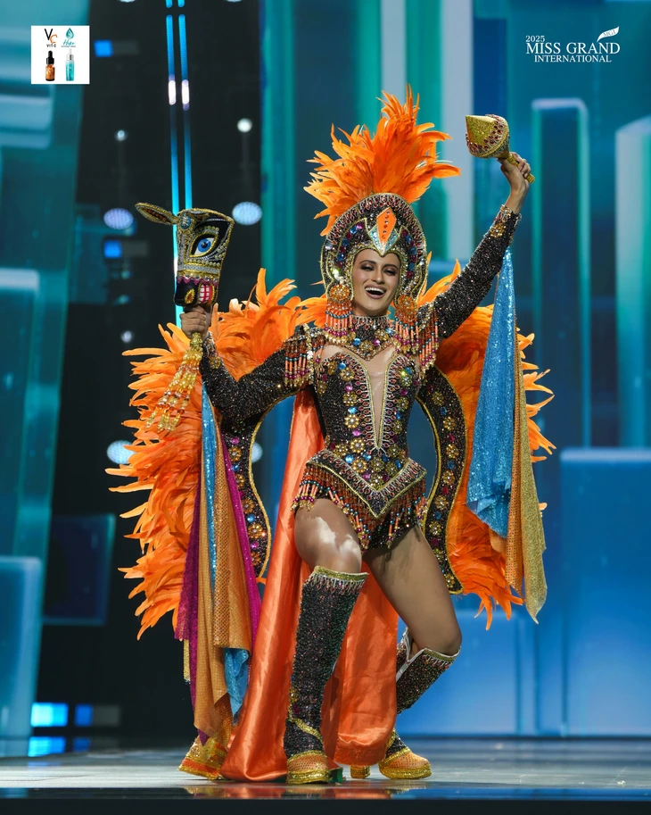 Yến Nhi lược bỏ hiệu ứng bắn pháo hoa ở phần thi trang phục dân tộc tại Miss Grand International - Ảnh 10. Miss Grand International - Ảnh 10.