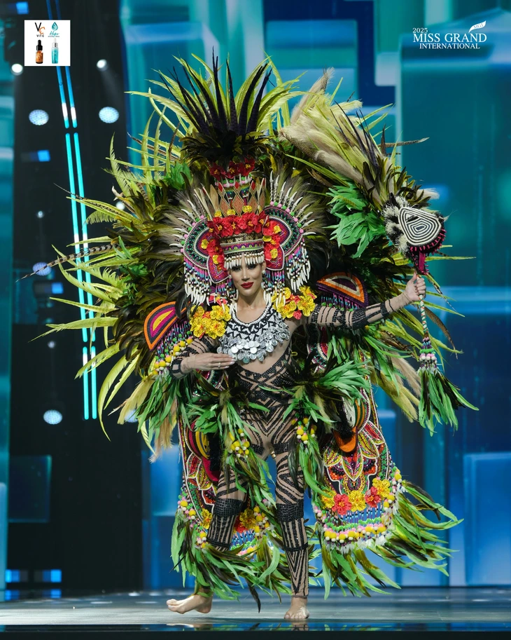 Yến Nhi lược bỏ hiệu ứng bắn pháo hoa ở phần thi trang phục dân tộc tại Miss Grand International - Ảnh 8. Miss Grand International - Ảnh 8.