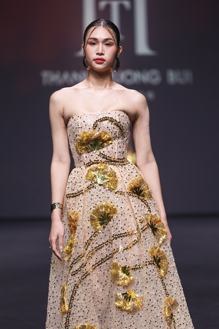 Hoàng Thùy - Ảnh 4.