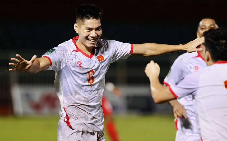 Chuyên gia: 'HLV Kim Sang Sik thay người sai khiến tuyển Việt Nam mất thế trận' - Ảnh 2.