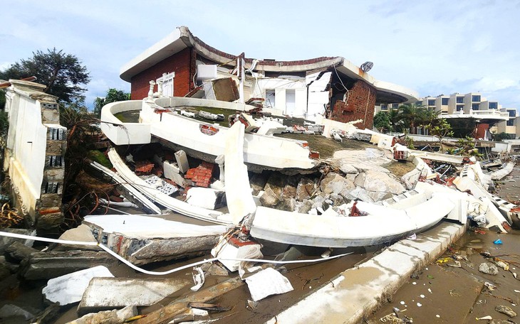 Giám định chất lượng công trình để đánh giá nguyên nhân loạt biệt thư đổ sập, hư hỏng sau bão - Ảnh 4.