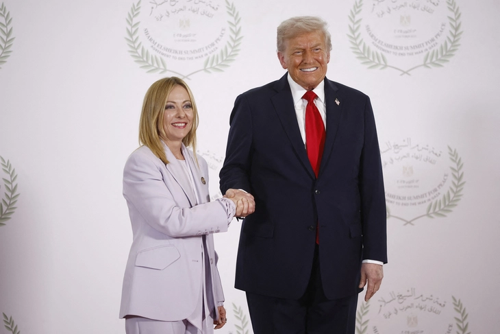 Ông Trump gây tranh luận về phân biệt giới tính khi khen Thủ tướng Ý ‘xinh đẹp’ - Ảnh 1.