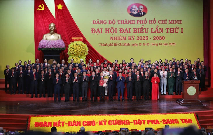 Khai mạc Đại hội đại biểu Đảng bộ TP.HCM lần I, nhiệm kỳ 2025-2030 - Ảnh 12. Khai mạc Đại hội đại biểu Đảng bộ TP.HCM lần I, nhiệm kỳ 2025-2030 - Ảnh 13.