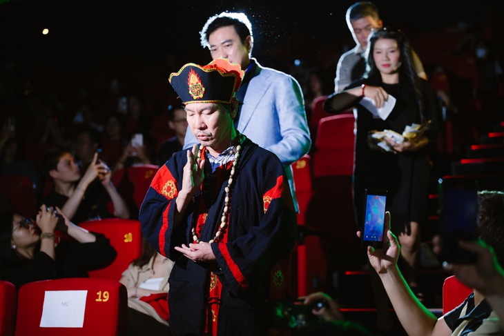 Ba phim Việt ra ngày Halloween, một phim gây chú ý vì cảnh Ái Như nằm trong quan tài - Ảnh 4. phim Việt - Ảnh 4.