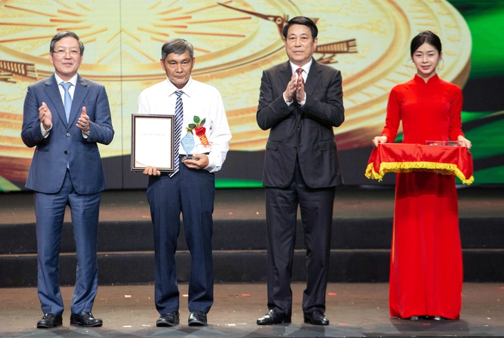 Chủ tịch nước: Trân trọng những nông dân từ hai bàn tay trắng vươn lên thành tỉ phú - Ảnh 1.