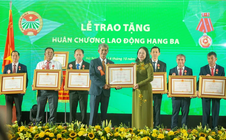 Một bộ phận nông dân bứt phá, doanh thu hằng năm trên 100 tỉ đồng - Ảnh 3.