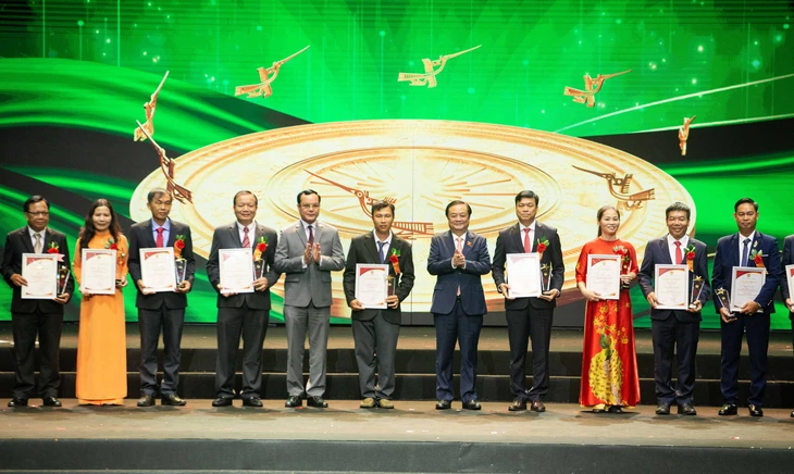 Chủ tịch nước: Trân trọng những nông dân từ hai bàn tay trắng vươn lên thành tỉ phú - Ảnh 2.