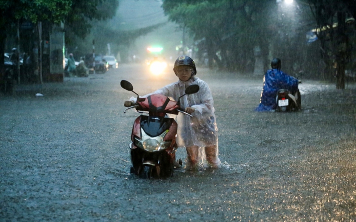 Ổ mây đang kéo về, Hà Nội khả năng mưa dông chiều nay - Ảnh 3.