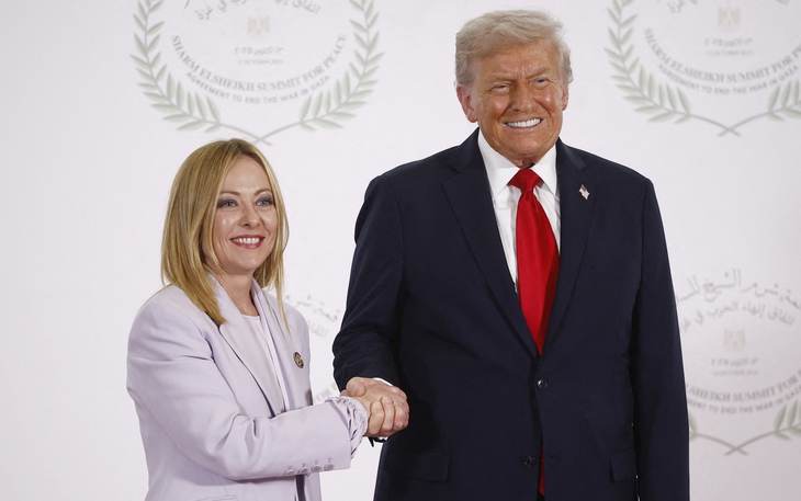 Micro vô tình mở tiết lộ Tổng thống Indonesia muốn gặp con trai ông Trump - Ảnh 3.