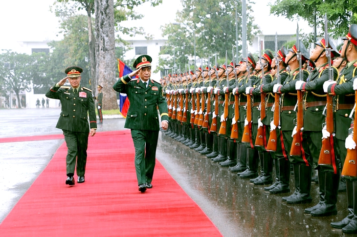 Bộ Quốc phòng Việt Nam sẵn sàng hỗ trợ Bộ Quốc phòng Lào tổ chức diễu binh 50 năm Quốc khánh - Ảnh 1.