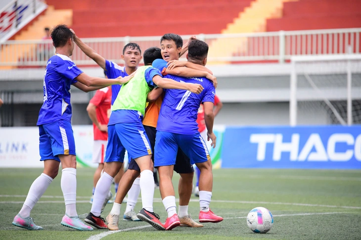 bóng đá công nhân - Ảnh 2.