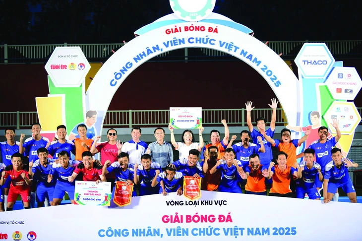 bóng đá công nhân - Ảnh 1.