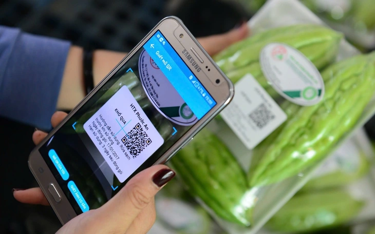 Người nổi tiếng kiếm tiền khủng từ... hàng giả - Ảnh 3.