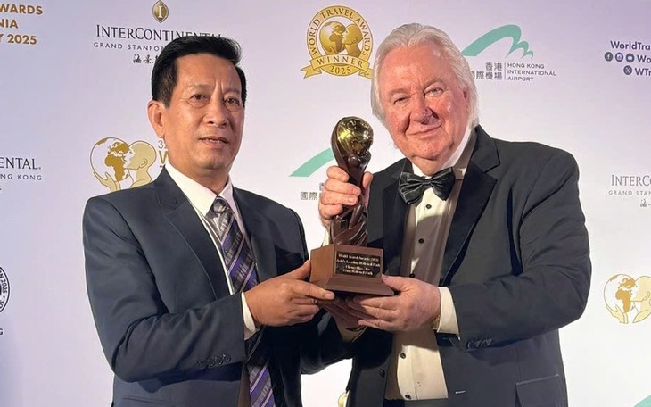 Thất lạc túi xách khi đến Phong Nha, du khách Anh bất ngờ khi công an giúp tìm lại - Ảnh 2.