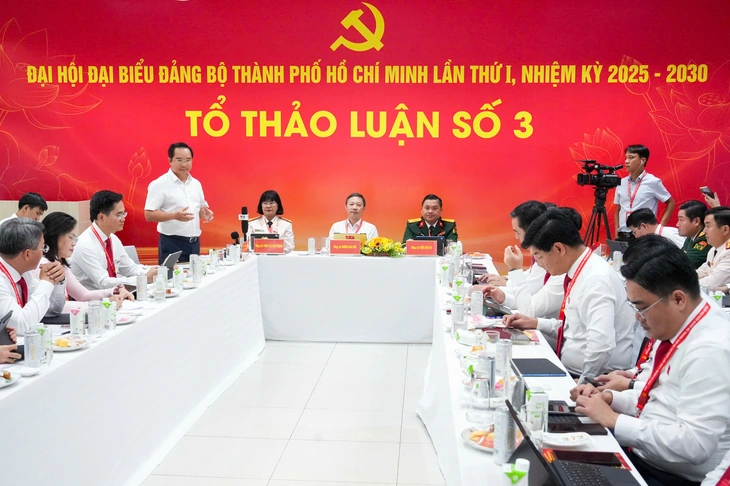 Đại hội Đảng bộ TP.HCM: thảo luận việc ‘thừa, thiếu cán bộ’, cơ chế đặc thù- Ảnh 1. cán bộ - Ảnh 1.