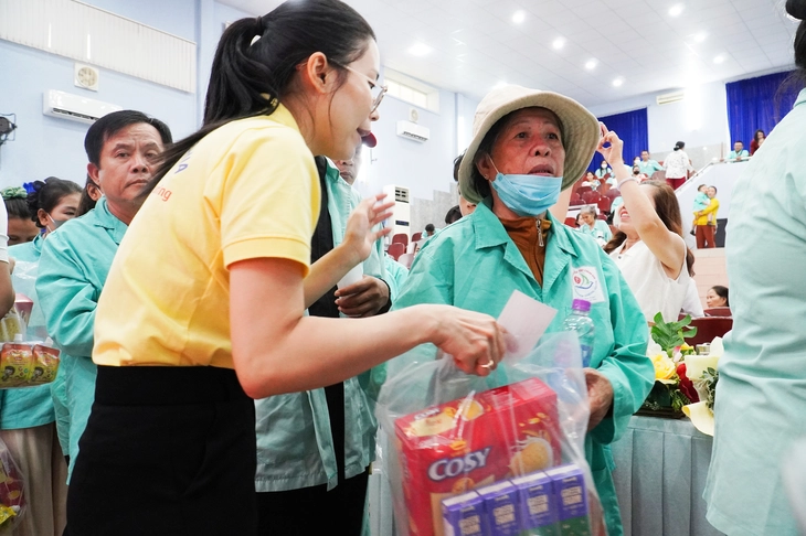 Học sinh Nha Trang mang âm nhạc tặng bệnh nhân khó khăn - Ảnh 3. Nha Trang - Ảnh 3.