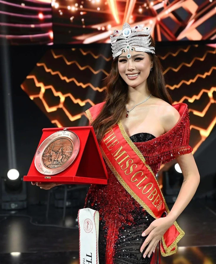 Người đẹp Thái Lan đăng quang The Miss Globe 2025, á hậu Đan Chi bỏ cuộc - Ảnh 1. The Miss Globe - Ảnh 1.