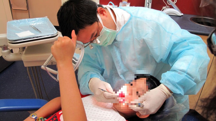 Bác sĩ hướng dẫn người niềng răng vệ sinh khay niềng sạch bóng tại nhà - Ảnh 2. Bác sĩ hướng dẫn người niềng răng vệ sinh khay niềng sạch bóng tại nhà - Ảnh 2.
