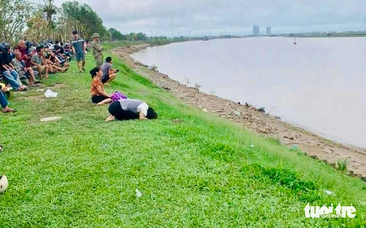 nhảy cầu - Ảnh 1.