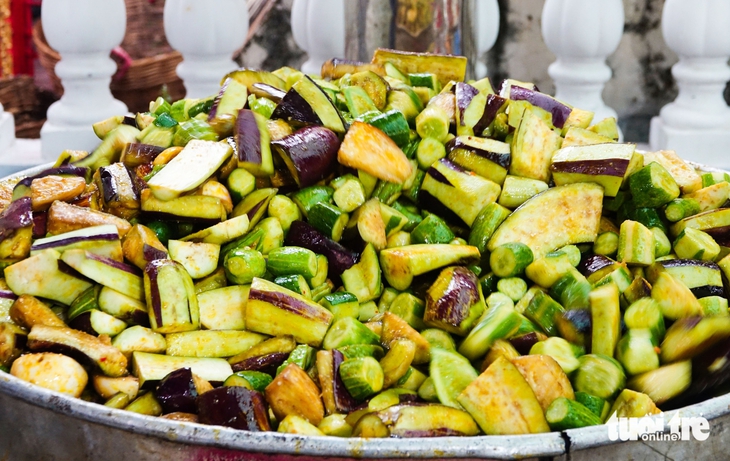 Cả ngàn người đổ về lễ giỗ Anh hùng dân tộc Nguyễn Trung Trực - Ảnh 3.