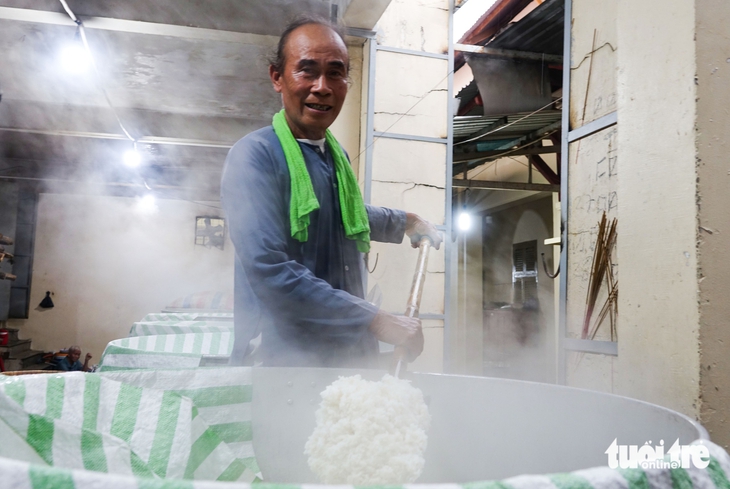 Cả ngàn người đổ về lễ giỗ Anh hùng dân tộc Nguyễn Trung Trực - Ảnh 4.