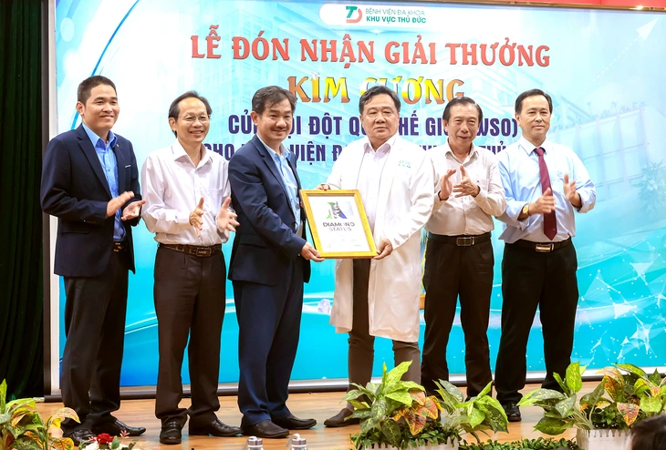 Bệnh viện cửa ngõ TP.HCM đạt chứng nhận kim cương, cấp độ cao nhất trong điều trị đột quỵ - Ảnh 1.
