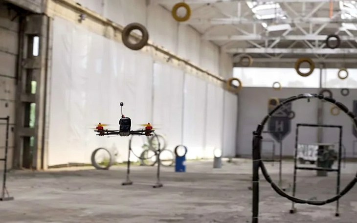 Các băng đảng ma túy Nam Mỹ trà trộn vào quân đội Ukraine để học điều khiển drone - Ảnh 1.