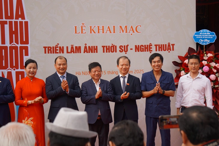 Tổ quốc 80 mùa thu độc lập, những bức ảnh quý hiếm - Ảnh 1. Tổ quốc 80 mùa thu độc lập, những bức ảnh quý hiếm - Ảnh 1.