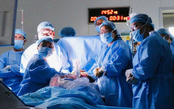 Sau thông tim bào thai tại Việt Nam, em bé Singapore đã chào đời khỏe mạnh - Ảnh 2.