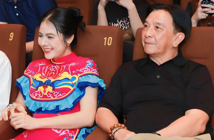 Vân Trang khóc nhớ Quý Bình, nhớ phim 'Sông dài' 12 năm trước - Ảnh 2. Vân Trang - Ảnh 2.
