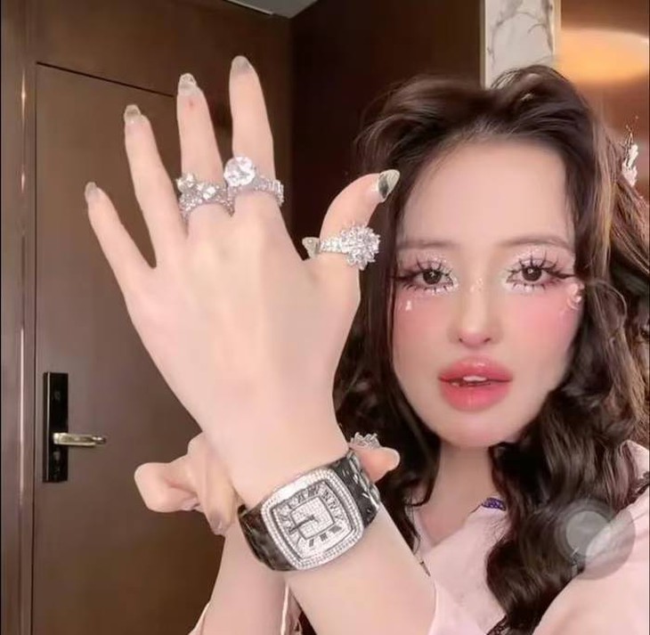 Ngoài sưu tập 80 sổ đỏ, Ngân 98 còn có sở thích xa xỉ này - Ảnh 7.