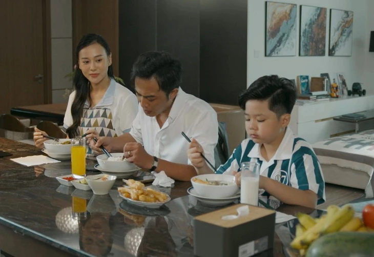 Gió bão nổi lên với gia đình Phương Oanh trong Gió ngang khoảng trời xanh - Ảnh 2. Phương Oanh - Ảnh 2.